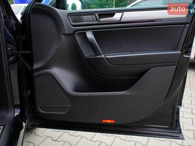 Черный Фольксваген Туарег, объемом двигателя 3 л и пробегом 236 тыс. км за 24999 $, фото 32 на Automoto.ua