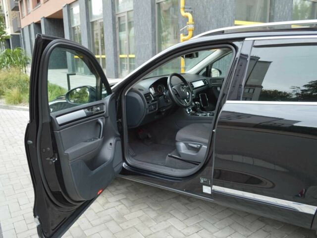 Черный Фольксваген Туарег, объемом двигателя 3 л и пробегом 256 тыс. км за 18900 $, фото 13 на Automoto.ua