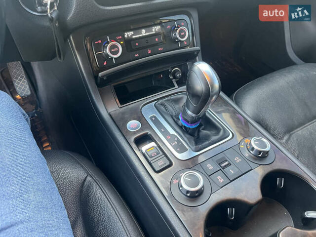 Черный Фольксваген Туарег, объемом двигателя 3 л и пробегом 265 тыс. км за 21500 $, фото 5 на Automoto.ua