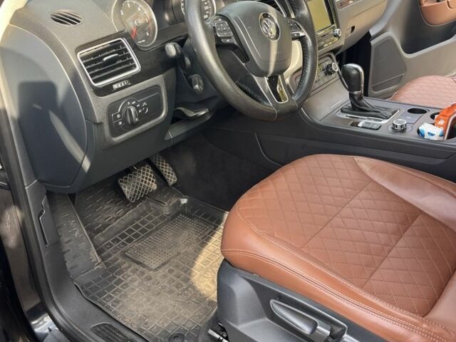 Черный Фольксваген Туарег, объемом двигателя 3 л и пробегом 258 тыс. км за 19000 $, фото 11 на Automoto.ua