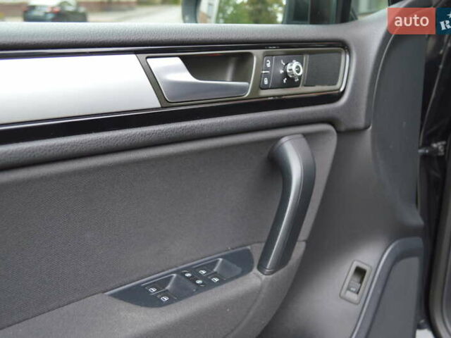 Чорний Фольксваген Туарег, об'ємом двигуна 2.97 л та пробігом 256 тис. км за 18900 $, фото 23 на Automoto.ua