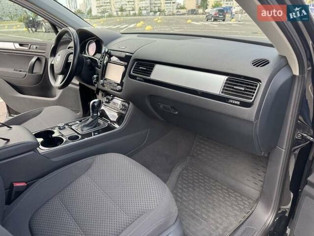 Чорний Фольксваген Туарег, об'ємом двигуна 3 л та пробігом 195 тис. км за 20950 $, фото 8 на Automoto.ua