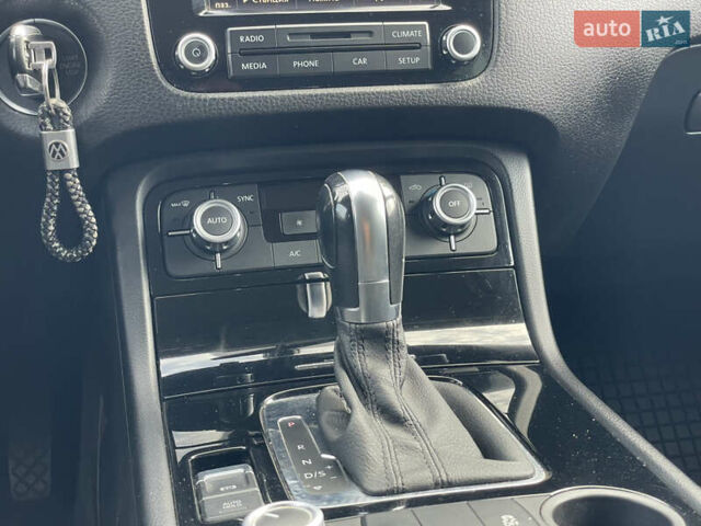 Черный Фольксваген Туарег, объемом двигателя 2.97 л и пробегом 249 тыс. км за 22500 $, фото 27 на Automoto.ua