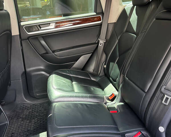 Черный Фольксваген Туарег, объемом двигателя 2.97 л и пробегом 221 тыс. км за 20750 $, фото 8 на Automoto.ua