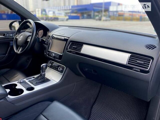 Черный Фольксваген Туарег, объемом двигателя 3 л и пробегом 223 тыс. км за 25500 $, фото 31 на Automoto.ua