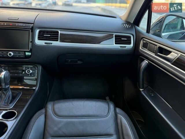 Черный Фольксваген Туарег, объемом двигателя 3 л и пробегом 130 тыс. км за 25500 $, фото 20 на Automoto.ua