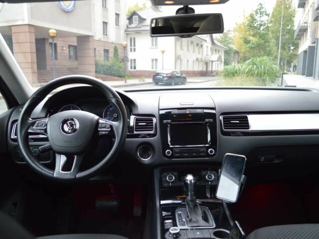 Черный Фольксваген Туарег, объемом двигателя 3 л и пробегом 256 тыс. км за 18900 $, фото 18 на Automoto.ua