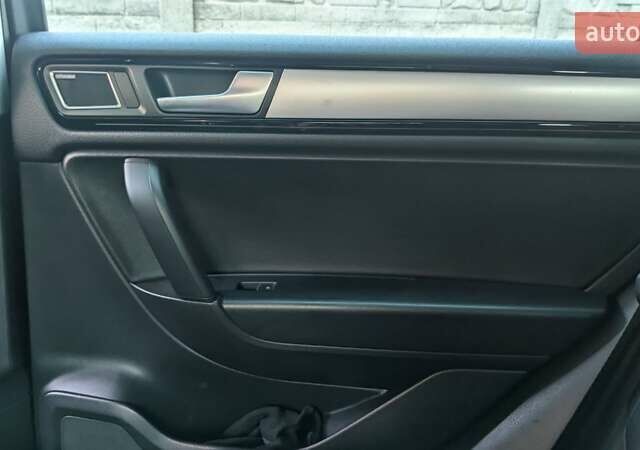 Чорний Фольксваген Туарег, об'ємом двигуна 3 л та пробігом 214 тис. км за 28000 $, фото 9 на Automoto.ua