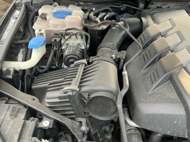 Черный Фольксваген Туарег, объемом двигателя 3 л и пробегом 258 тыс. км за 19000 $, фото 10 на Automoto.ua