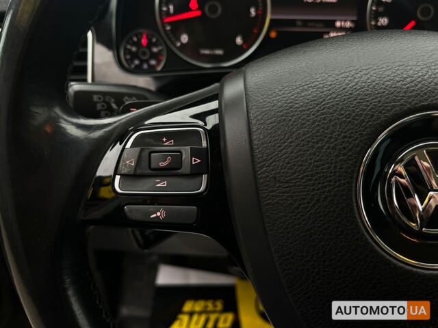 Чорний Фольксваген Туарег, об'ємом двигуна 3 л та пробігом 272 тис. км за 22990 $, фото 15 на Automoto.ua