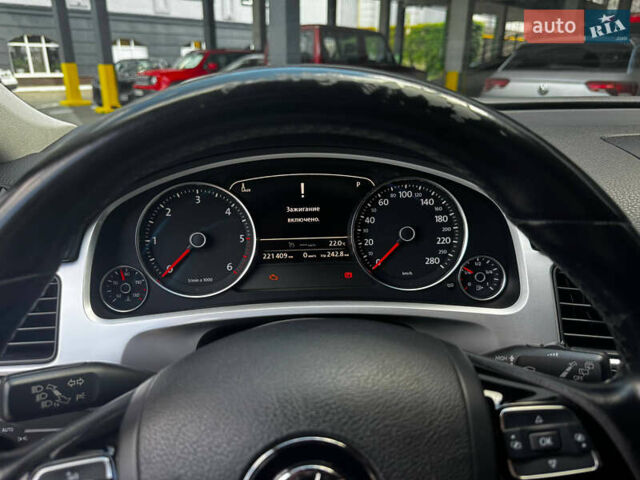 Черный Фольксваген Туарег, объемом двигателя 2.97 л и пробегом 221 тыс. км за 20750 $, фото 3 на Automoto.ua