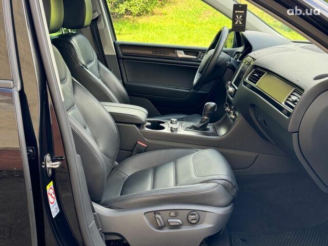 Черный Фольксваген Туарег, объемом двигателя 3 л и пробегом 200 тыс. км за 25790 $, фото 28 на Automoto.ua