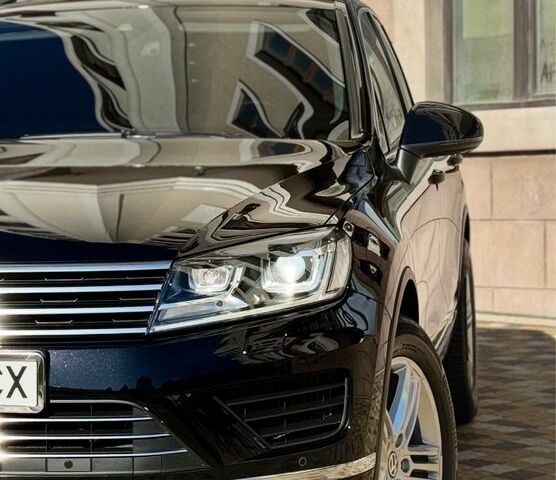 Черный Фольксваген Туарег, объемом двигателя 3 л и пробегом 216 тыс. км за 27400 $, фото 2 на Automoto.ua