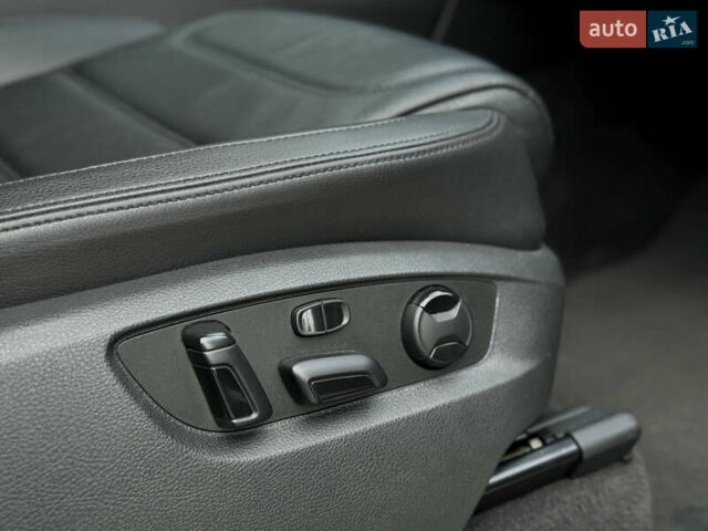 Черный Фольксваген Туарег, объемом двигателя 2.97 л и пробегом 150 тыс. км за 28500 $, фото 28 на Automoto.ua