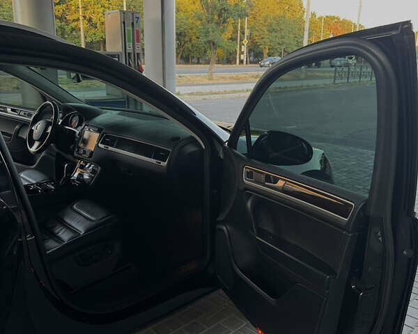 Чорний Фольксваген Туарег, об'ємом двигуна 2.97 л та пробігом 400 тис. км за 19300 $, фото 16 на Automoto.ua