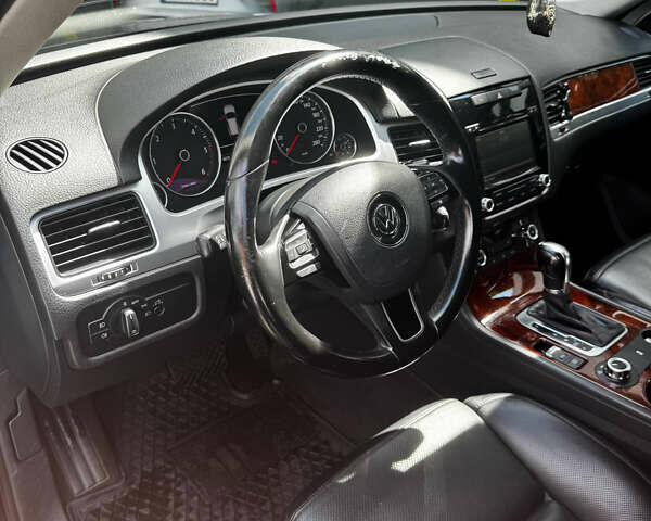 Черный Фольксваген Туарег, объемом двигателя 2.97 л и пробегом 221 тыс. км за 20750 $, фото 1 на Automoto.ua