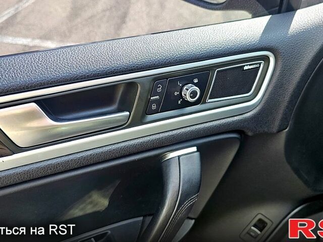 Черный Фольксваген Туарег, объемом двигателя 4.2 л и пробегом 330 тыс. км за 19999 $, фото 6 на Automoto.ua