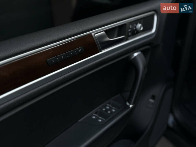 Чорний Фольксваген Туарег, об'ємом двигуна 2.97 л та пробігом 225 тис. км за 27500 $, фото 47 на Automoto.ua