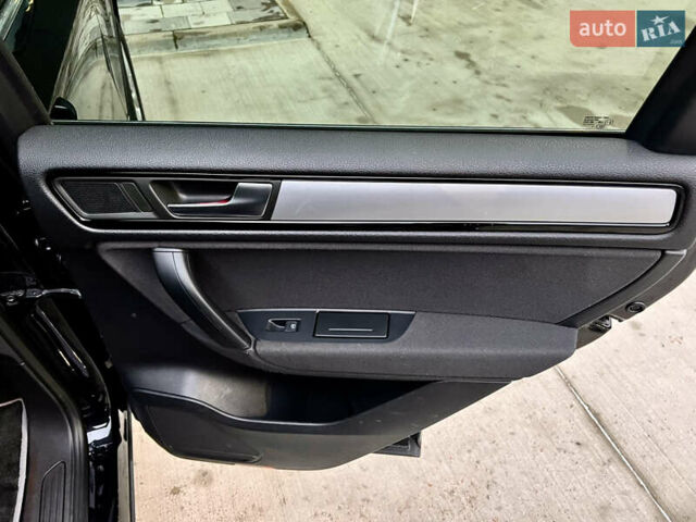 Черный Фольксваген Туарег, объемом двигателя 3 л и пробегом 245 тыс. км за 19500 $, фото 43 на Automoto.ua