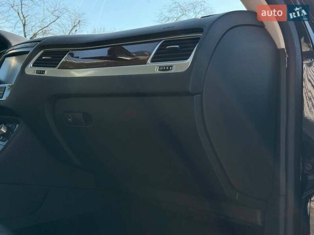 Черный Фольксваген Туарег, объемом двигателя 2.97 л и пробегом 199 тыс. км за 22000 $, фото 37 на Automoto.ua