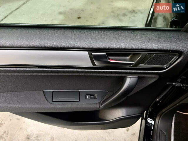 Черный Фольксваген Туарег, объемом двигателя 3 л и пробегом 245 тыс. км за 19500 $, фото 52 на Automoto.ua