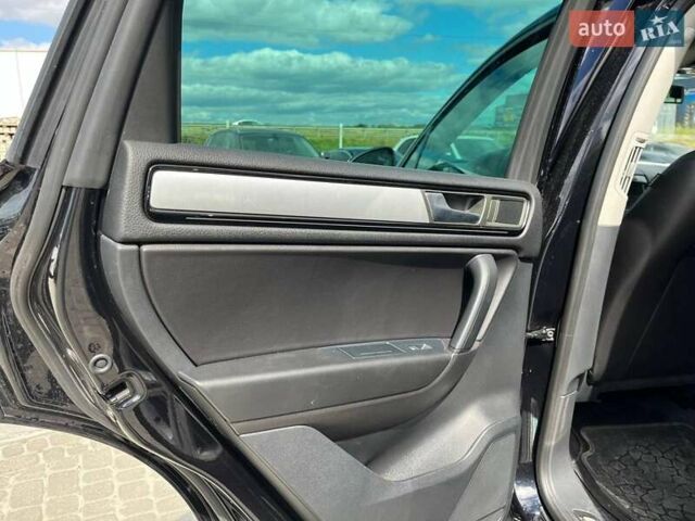 Чорний Фольксваген Туарег, об'ємом двигуна 3 л та пробігом 231 тис. км за 23680 $, фото 25 на Automoto.ua