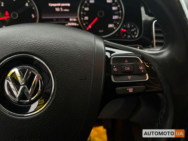 Чорний Фольксваген Туарег, об'ємом двигуна 3 л та пробігом 272 тис. км за 22990 $, фото 16 на Automoto.ua