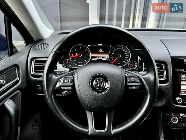 Черный Фольксваген Туарег, объемом двигателя 3 л и пробегом 245 тыс. км за 19500 $, фото 1 на Automoto.ua