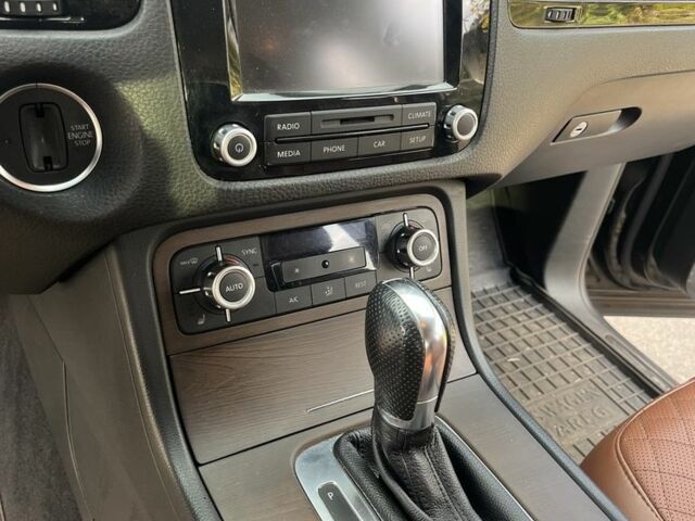 Черный Фольксваген Туарег, объемом двигателя 3 л и пробегом 258 тыс. км за 19000 $, фото 15 на Automoto.ua