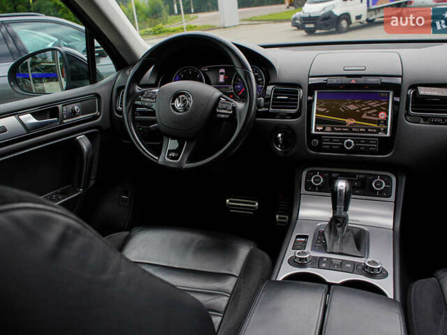 Черный Фольксваген Туарег, объемом двигателя 3 л и пробегом 236 тыс. км за 24999 $, фото 25 на Automoto.ua