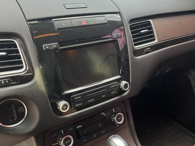 Черный Фольксваген Туарег, объемом двигателя 3 л и пробегом 258 тыс. км за 19000 $, фото 17 на Automoto.ua