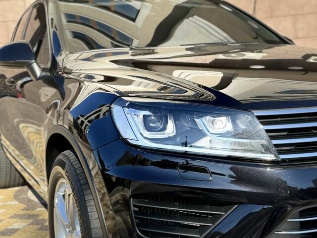 Черный Фольксваген Туарег, объемом двигателя 3 л и пробегом 216 тыс. км за 27400 $, фото 3 на Automoto.ua