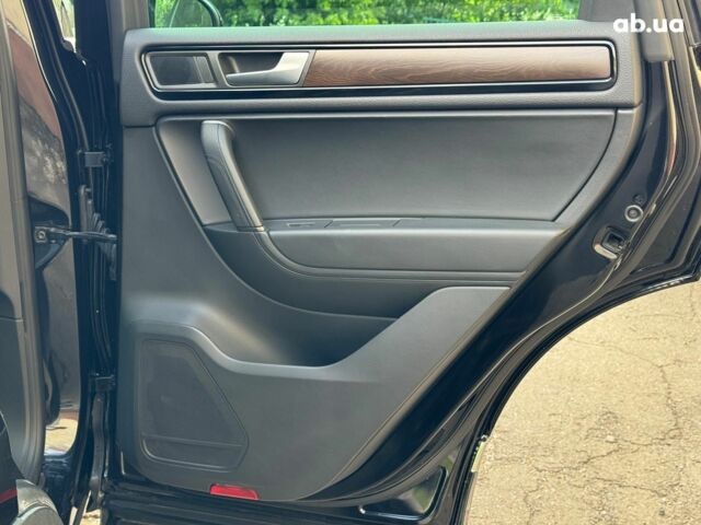Черный Фольксваген Туарег, объемом двигателя 3 л и пробегом 200 тыс. км за 25790 $, фото 25 на Automoto.ua