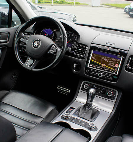 Черный Фольксваген Туарег, объемом двигателя 3 л и пробегом 236 тыс. км за 24999 $, фото 24 на Automoto.ua