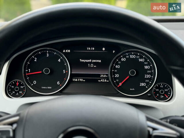 Черный Фольксваген Туарег, объемом двигателя 2.97 л и пробегом 150 тыс. км за 28500 $, фото 31 на Automoto.ua