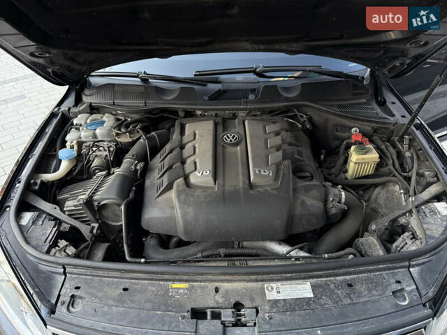 Чорний Фольксваген Туарег, об'ємом двигуна 2.97 л та пробігом 225 тис. км за 27500 $, фото 57 на Automoto.ua