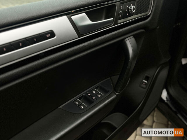 Чорний Фольксваген Туарег, об'ємом двигуна 3 л та пробігом 272 тис. км за 22990 $, фото 12 на Automoto.ua