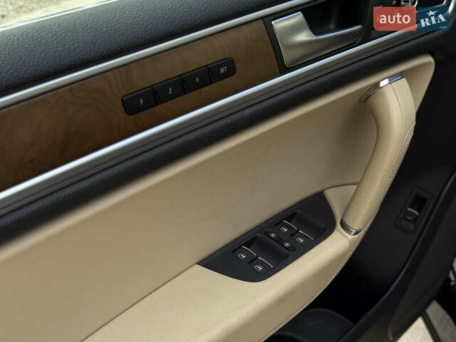 Чорний Фольксваген Туарег, об'ємом двигуна 3 л та пробігом 289 тис. км за 24900 $, фото 13 на Automoto.ua