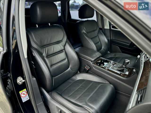 Черный Фольксваген Туарег, объемом двигателя 2.97 л и пробегом 150 тыс. км за 28500 $, фото 27 на Automoto.ua