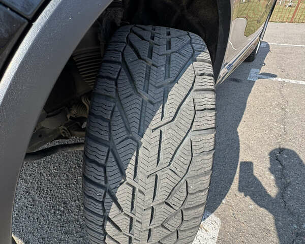 Черный Фольксваген Туарег, объемом двигателя 2.97 л и пробегом 257 тыс. км за 24000 $, фото 24 на Automoto.ua