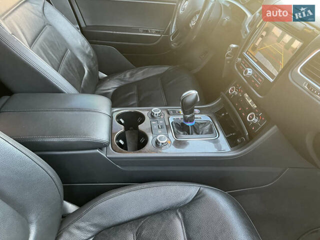 Черный Фольксваген Туарег, объемом двигателя 3 л и пробегом 265 тыс. км за 21500 $, фото 7 на Automoto.ua