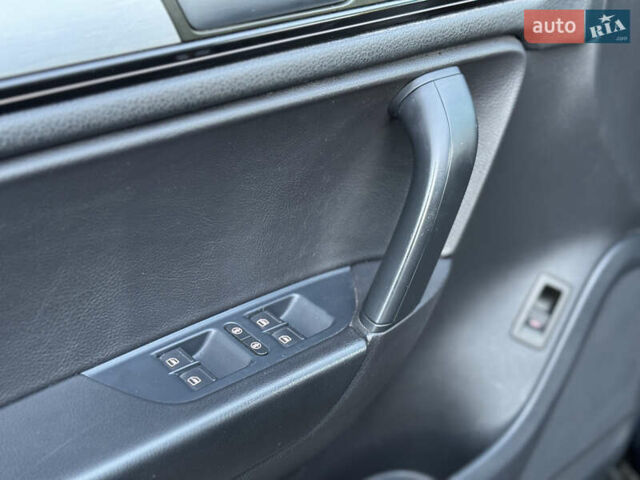 Черный Фольксваген Туарег, объемом двигателя 2.97 л и пробегом 268 тыс. км за 20990 $, фото 32 на Automoto.ua