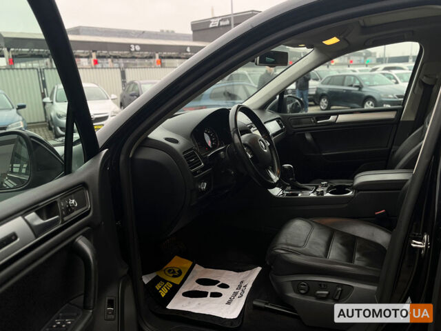 Чорний Фольксваген Туарег, об'ємом двигуна 3 л та пробігом 272 тис. км за 22990 $, фото 10 на Automoto.ua