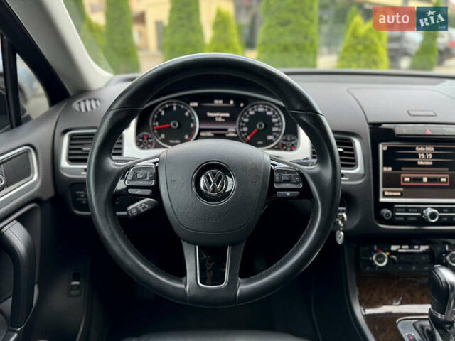 Черный Фольксваген Туарег, объемом двигателя 2.97 л и пробегом 150 тыс. км за 28500 $, фото 30 на Automoto.ua