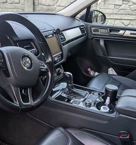 Чорний Фольксваген Туарег, об'ємом двигуна 3 л та пробігом 214 тис. км за 28000 $, фото 8 на Automoto.ua