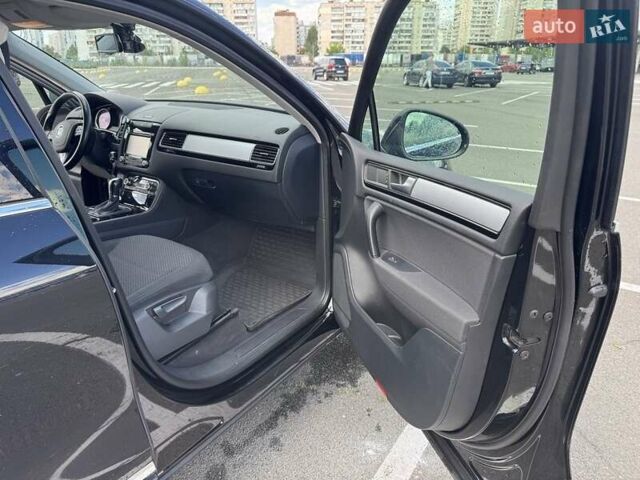 Чорний Фольксваген Туарег, об'ємом двигуна 3 л та пробігом 195 тис. км за 20950 $, фото 9 на Automoto.ua