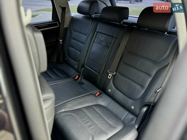 Черный Фольксваген Туарег, объемом двигателя 2.97 л и пробегом 150 тыс. км за 28500 $, фото 43 на Automoto.ua