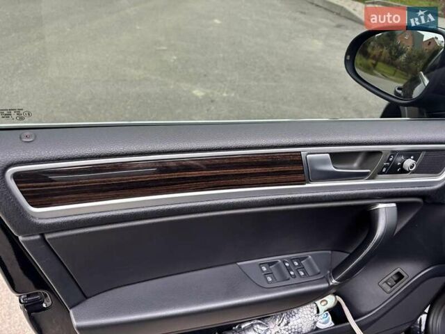 Чорний Фольксваген Туарег, об'ємом двигуна 2.97 л та пробігом 220 тис. км за 24500 $, фото 5 на Automoto.ua