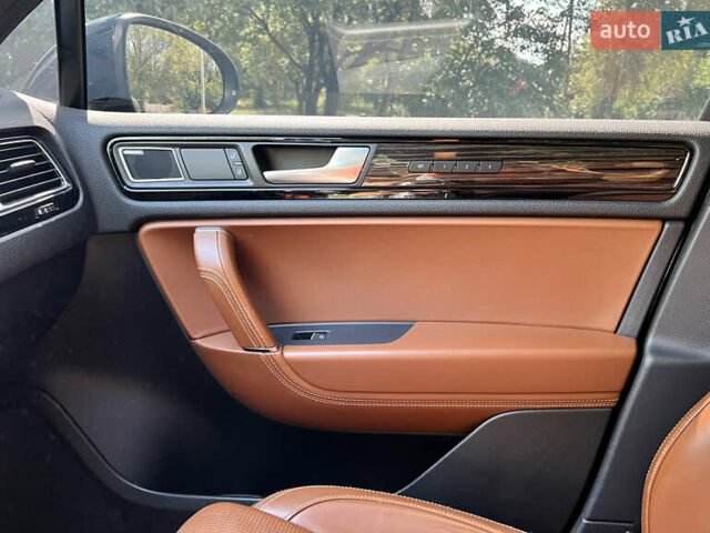 Черный Фольксваген Туарег, объемом двигателя 2.97 л и пробегом 183 тыс. км за 26500 $, фото 14 на Automoto.ua