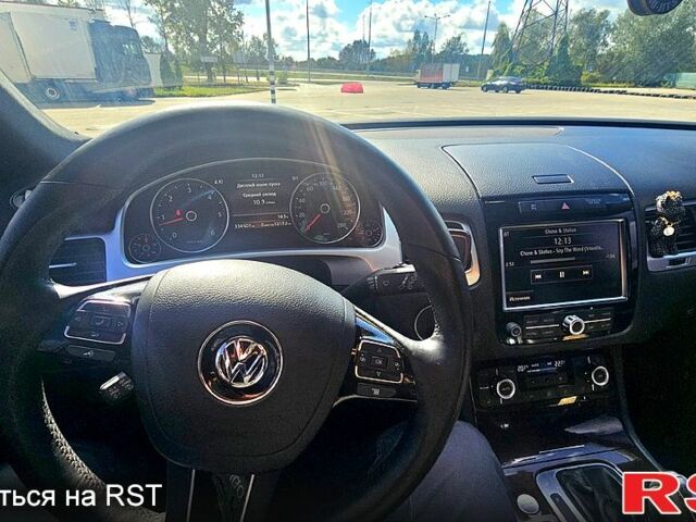 Черный Фольксваген Туарег, объемом двигателя 4.2 л и пробегом 330 тыс. км за 19999 $, фото 7 на Automoto.ua